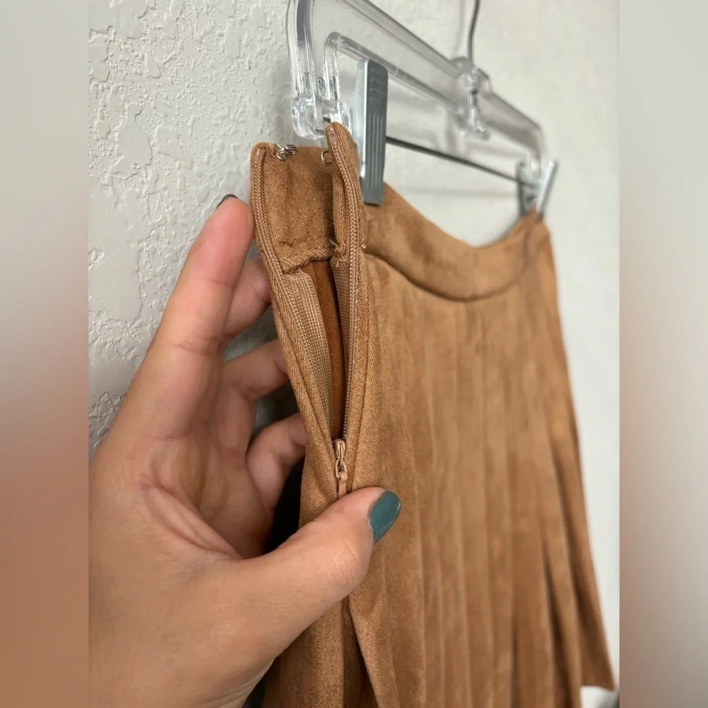 Love Tree Brown Pleated Mini Skirt size medium